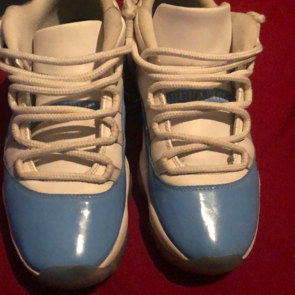 Jordon 11 low “UNC”